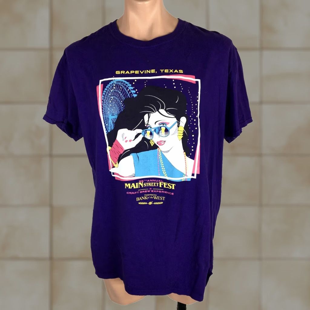 Gildan VINTAGE 80s Style Art Grapevine Texas Main Street Fest Dark Blue T-Shirt sz XL Size US XL / EU 56 / 4 - 1 Thumbnail