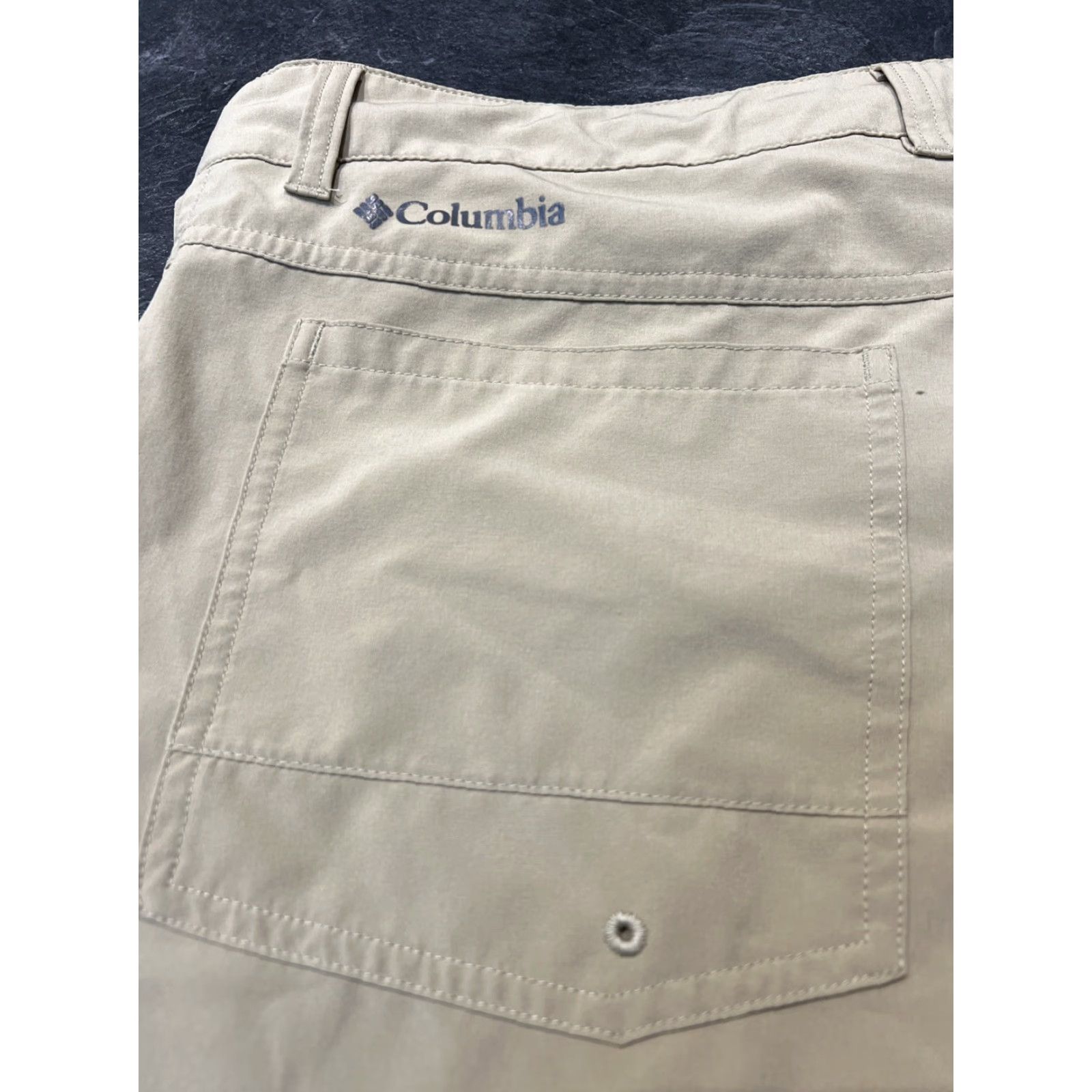 Vintage Columbia Mens Shorts Beige 38 Polyester Blend Chino Casual Outdoor Breathable Zip Pocket 8in Inseam Regular Waist 38 Logo Size US 38 / EU 54 - 2 Thumbnail
