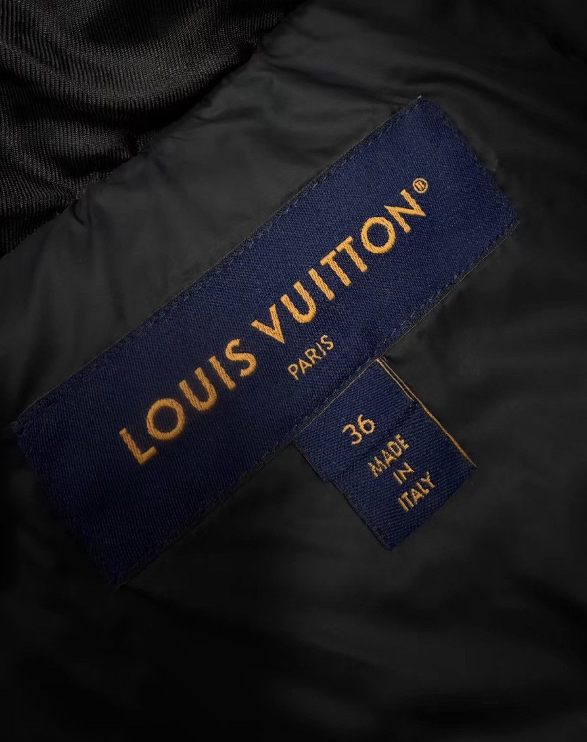 Louis Vuitton Louis Vuitton Black Subtle Pattern Full-Logo Down Jacket Size US S / EU 44-46 / 1 - 5 Thumbnail