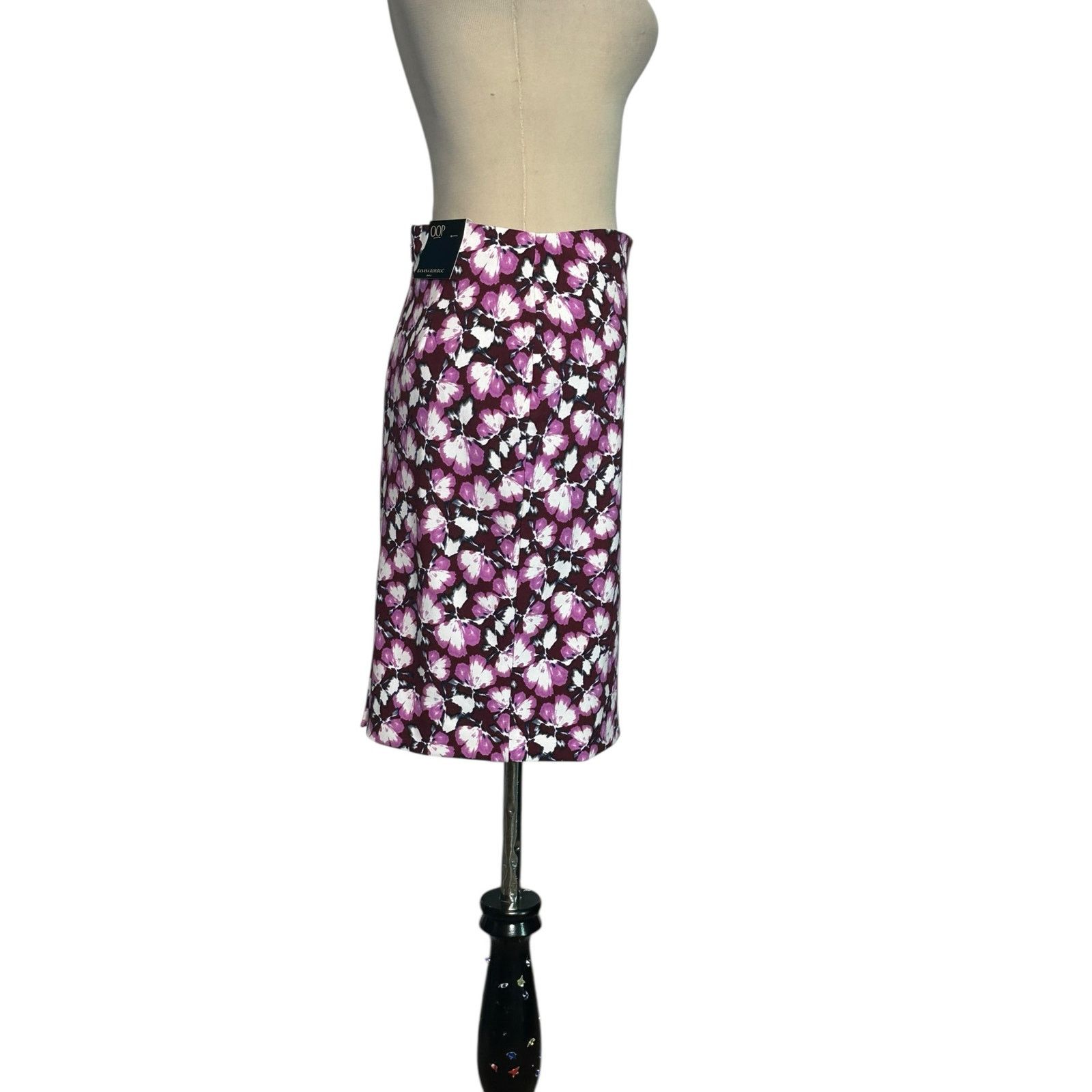 Banana Republic Banana Republic wine floral pencil skirt size 00P Size 26" / US 2 / IT 38 - 12 Thumbnail