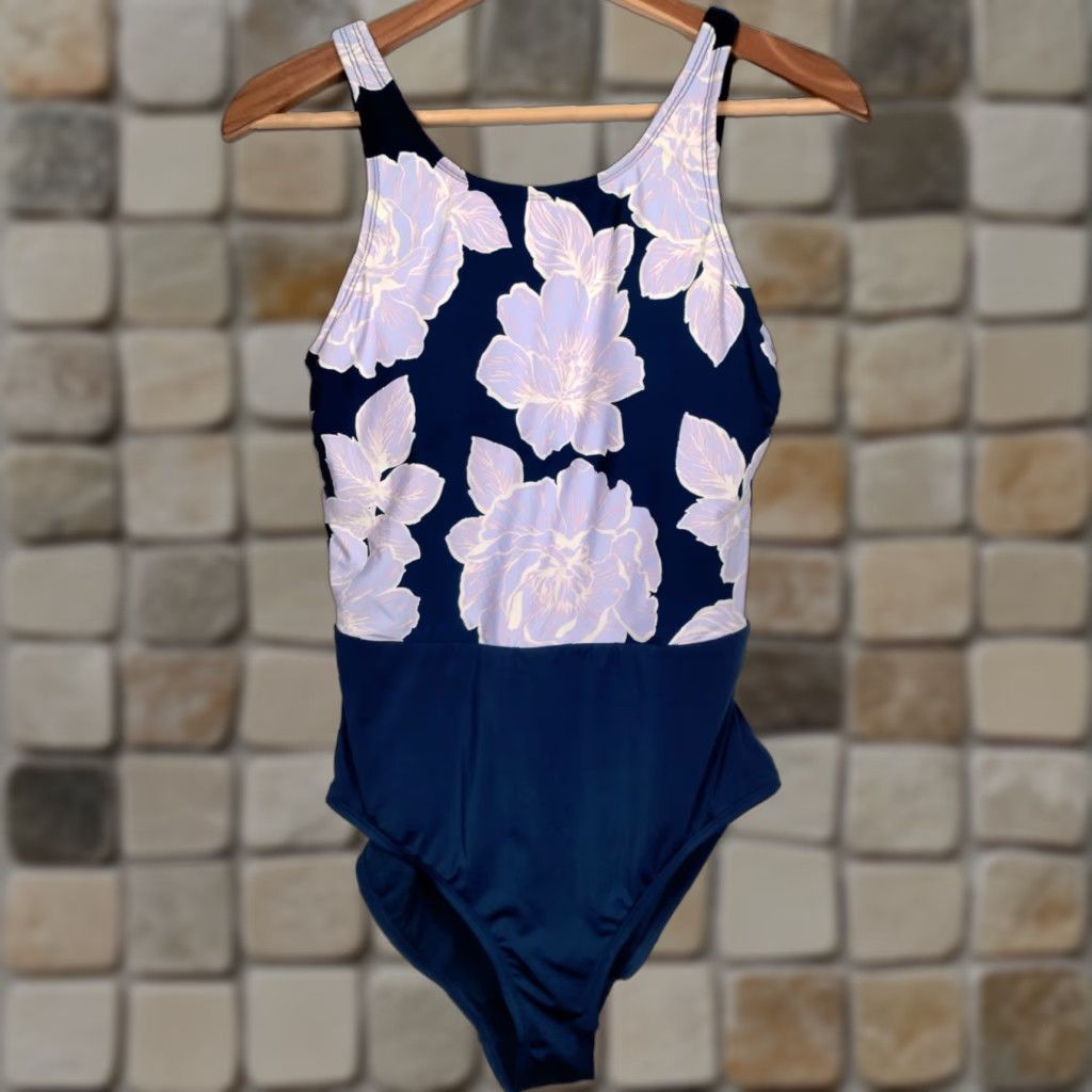 Catalina Catalina Swimwear Bathing Suit One Piece Medium Blue Purple Floral Tank Swim Size M / US 6-8 / IT 42-44 - 1 Thumbnail