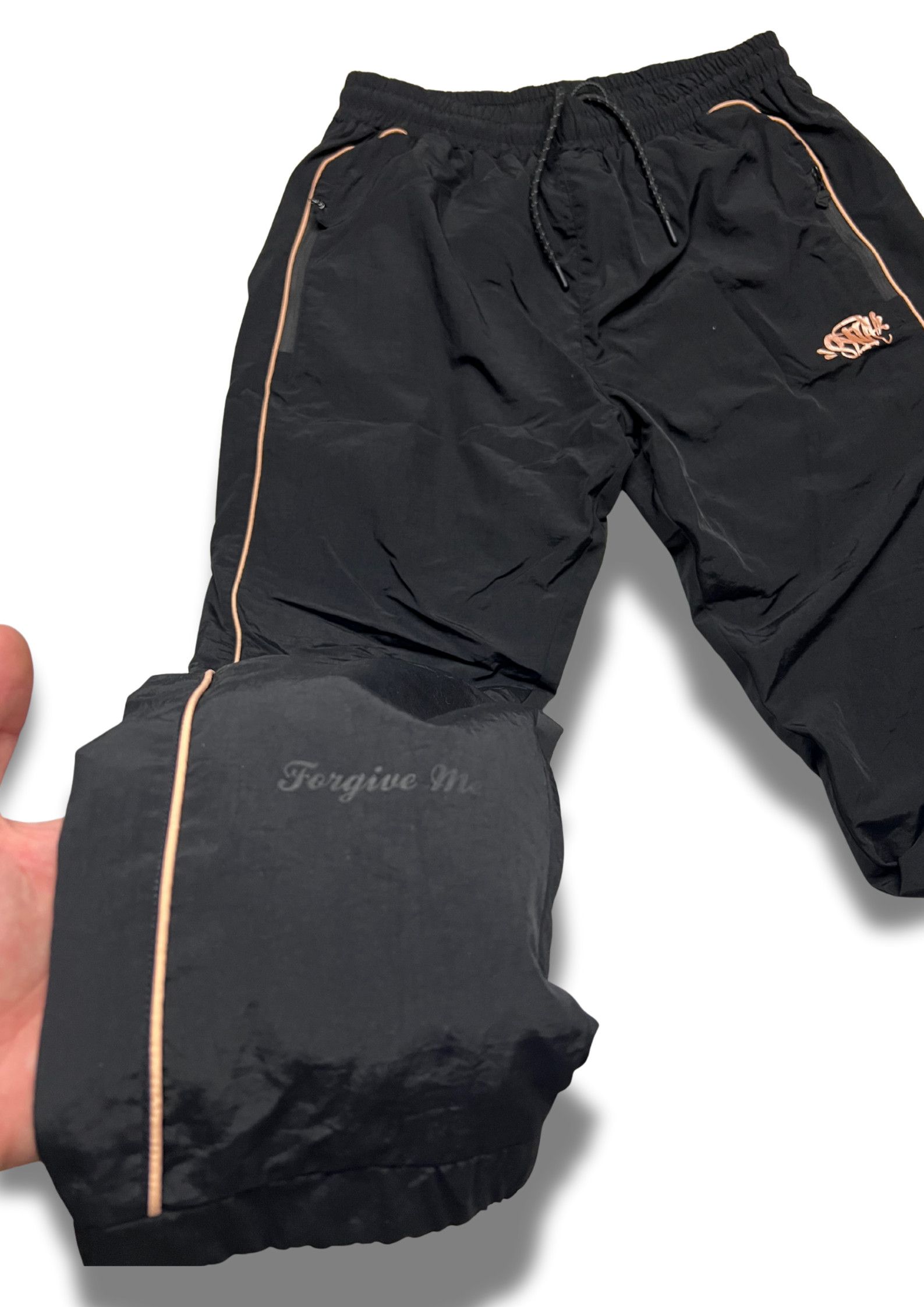 Syna World Syna World Shell Tracksuit “BLACK / GOLD” CHECK Description Size US S / EU 44-46 / 1 - 10 Thumbnail