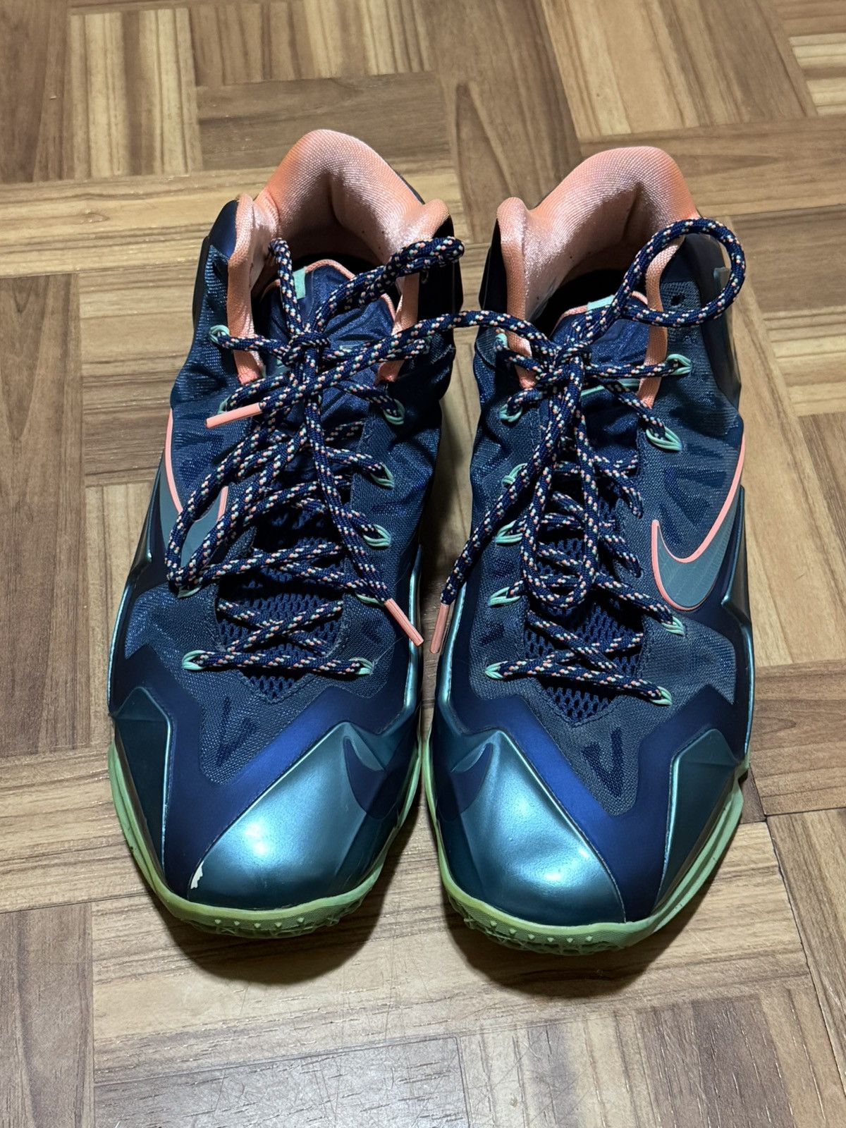 Nike Nike LeBron 11 Akron vs. Miami Size US 10.5 / EU 43-44 - 3 Thumbnail