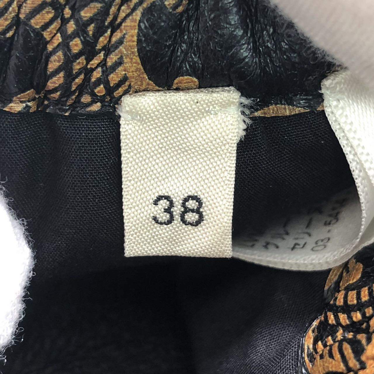 Celine CELINE Logo Print Lace-up Leather Loose Casual Shorts K26WX Size 28" / US 6 / IT 42 - 6 Thumbnail