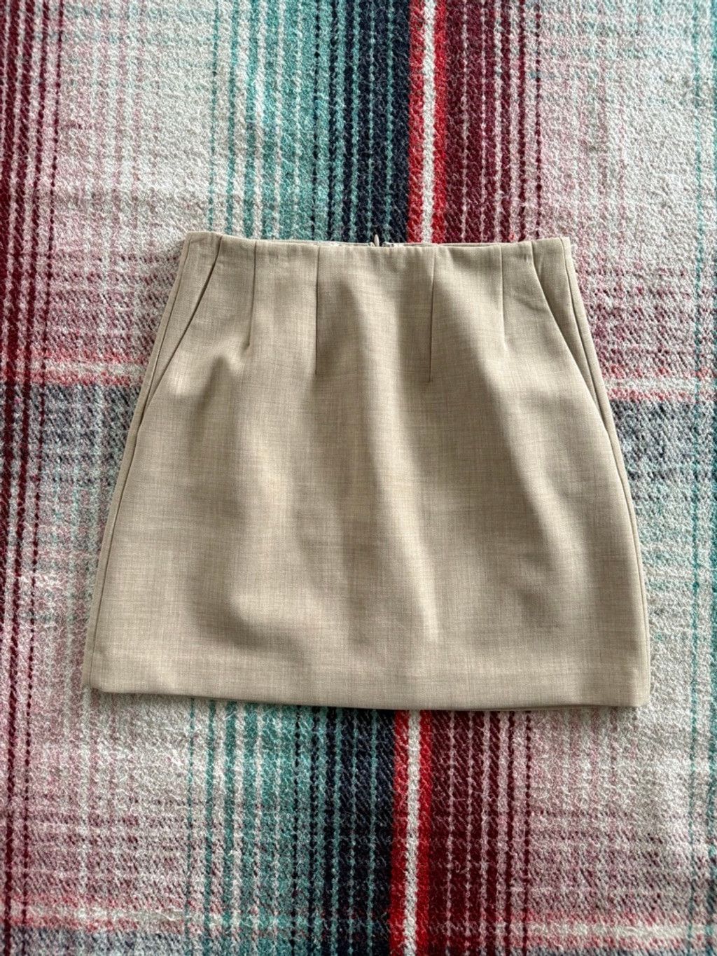 Aritzia Women's Babaton Aritzia Beige Mini Skirt Size 2 Size 26" / US 2 / IT 38 - 1 Thumbnail