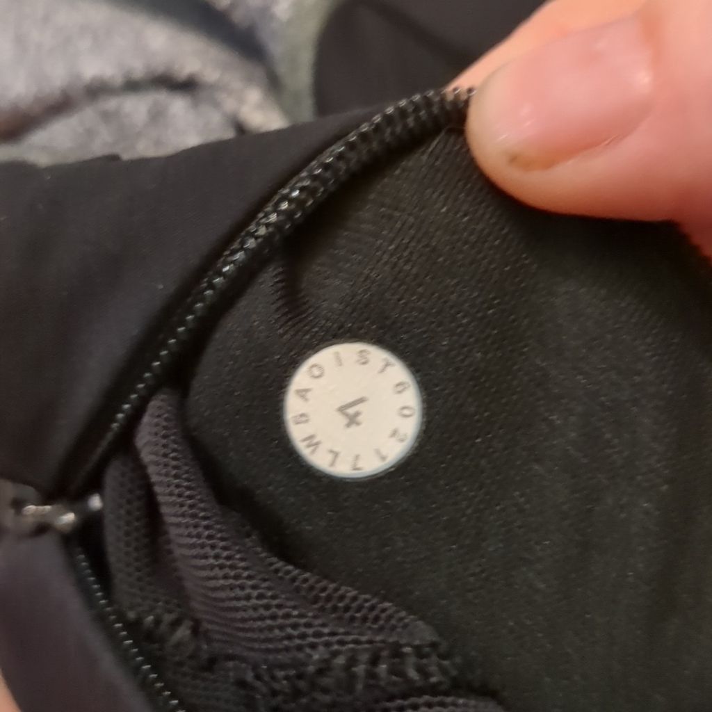Lululemon Lululemon run the day 7/8 tight fractal starlight black sz 4 Size 27" / US 4 / IT 40 - 6 Thumbnail