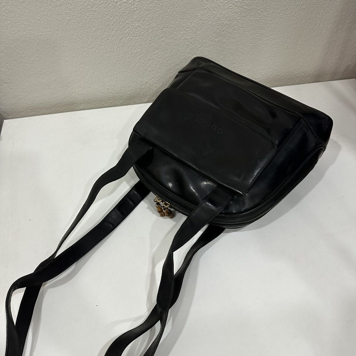 Gucci ‼️YES‼️VINTAGE GUCCI PATENT LEATHER BAMBOO PULLER SHOULDER BAG Size ONE SIZE - 4 Thumbnail