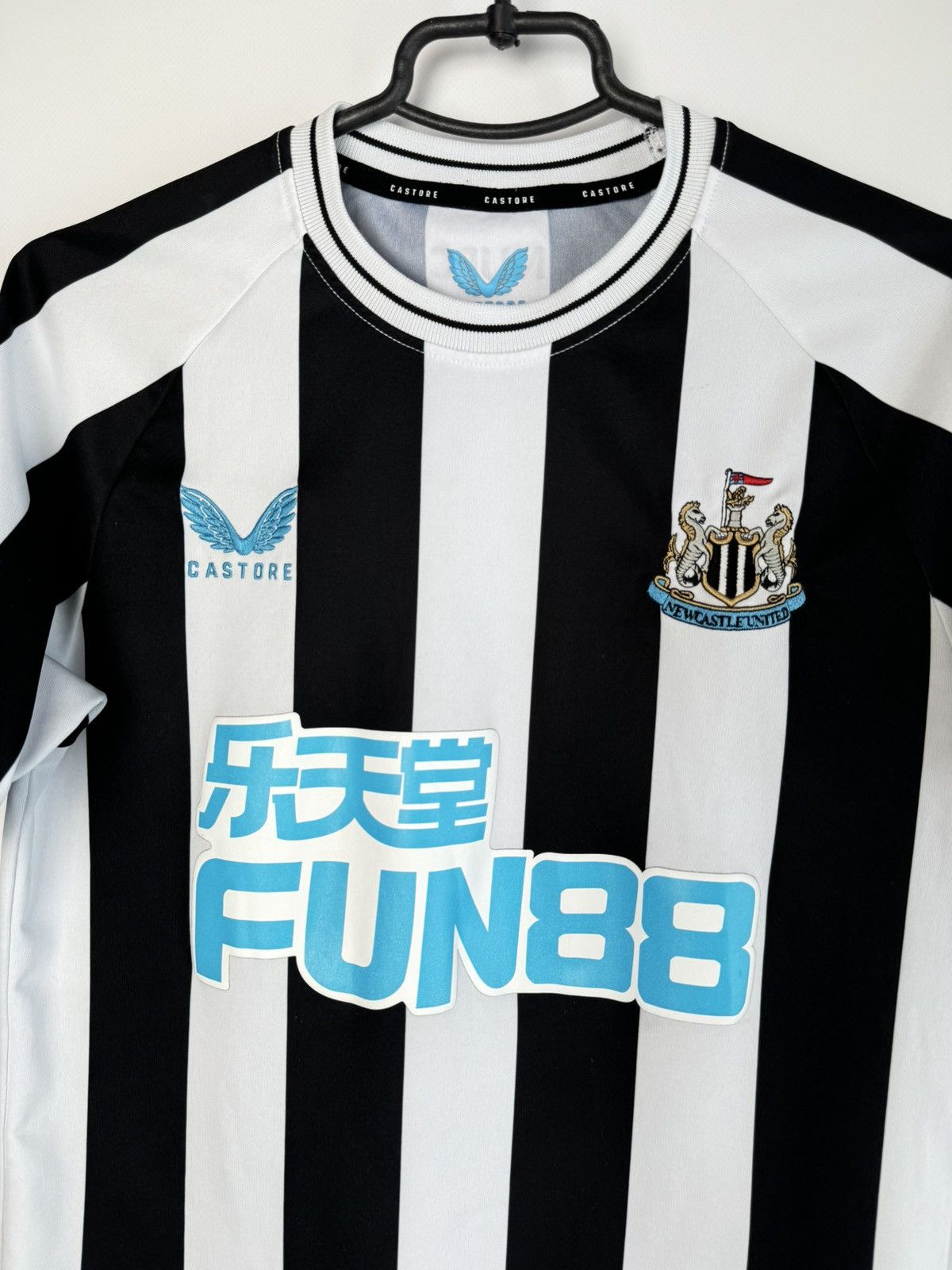Castore Newcastle United 2022/23 Home Full Kit Soccer Shorts Jersey Size US S / EU 44-46 / 1 - 3 Thumbnail