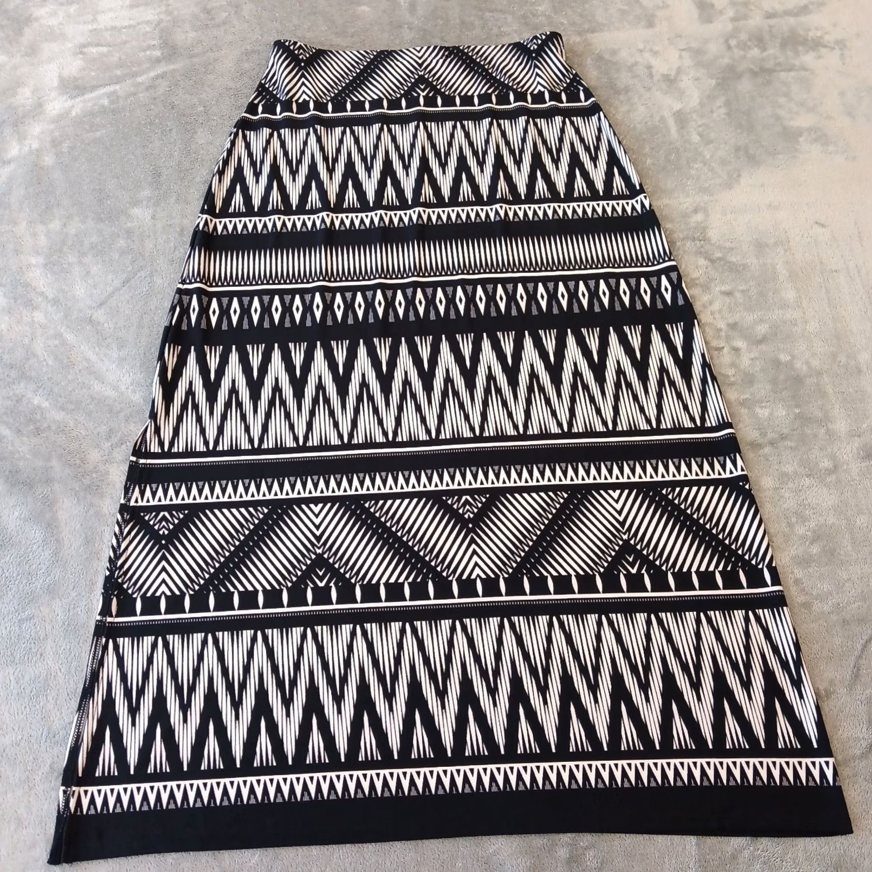 Vintage Chico's Maxi Skirt Size 1 Black Geometric Pull On Slit Stretch Elastic Waist Size 25" / US 0 / IT 36 - 2 Thumbnail