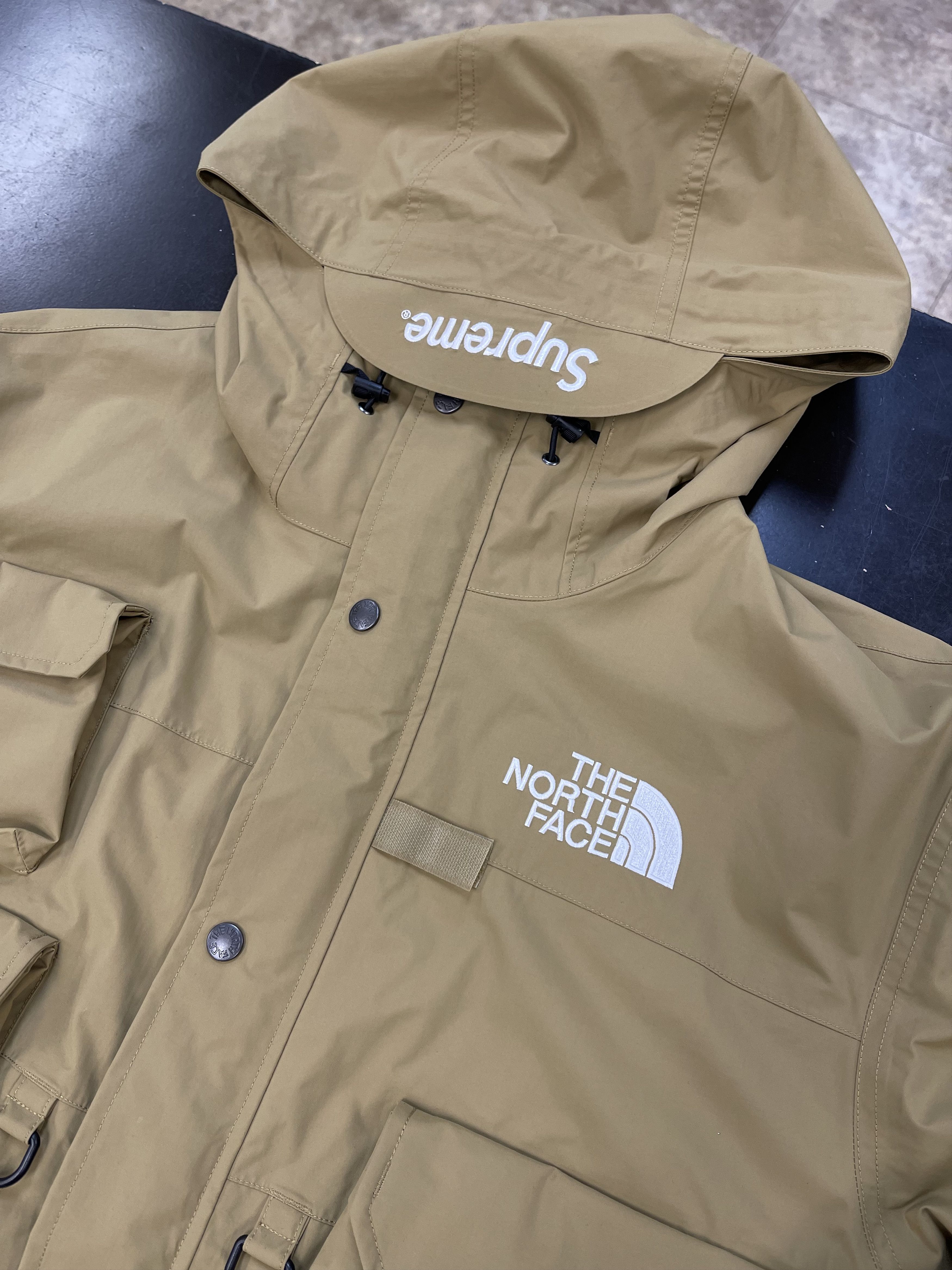 Supreme × The North Face Supreme The North Face Cargo Jacket Gold SS20 Size US L / EU 52-54 / 3 - 3 Thumbnail
