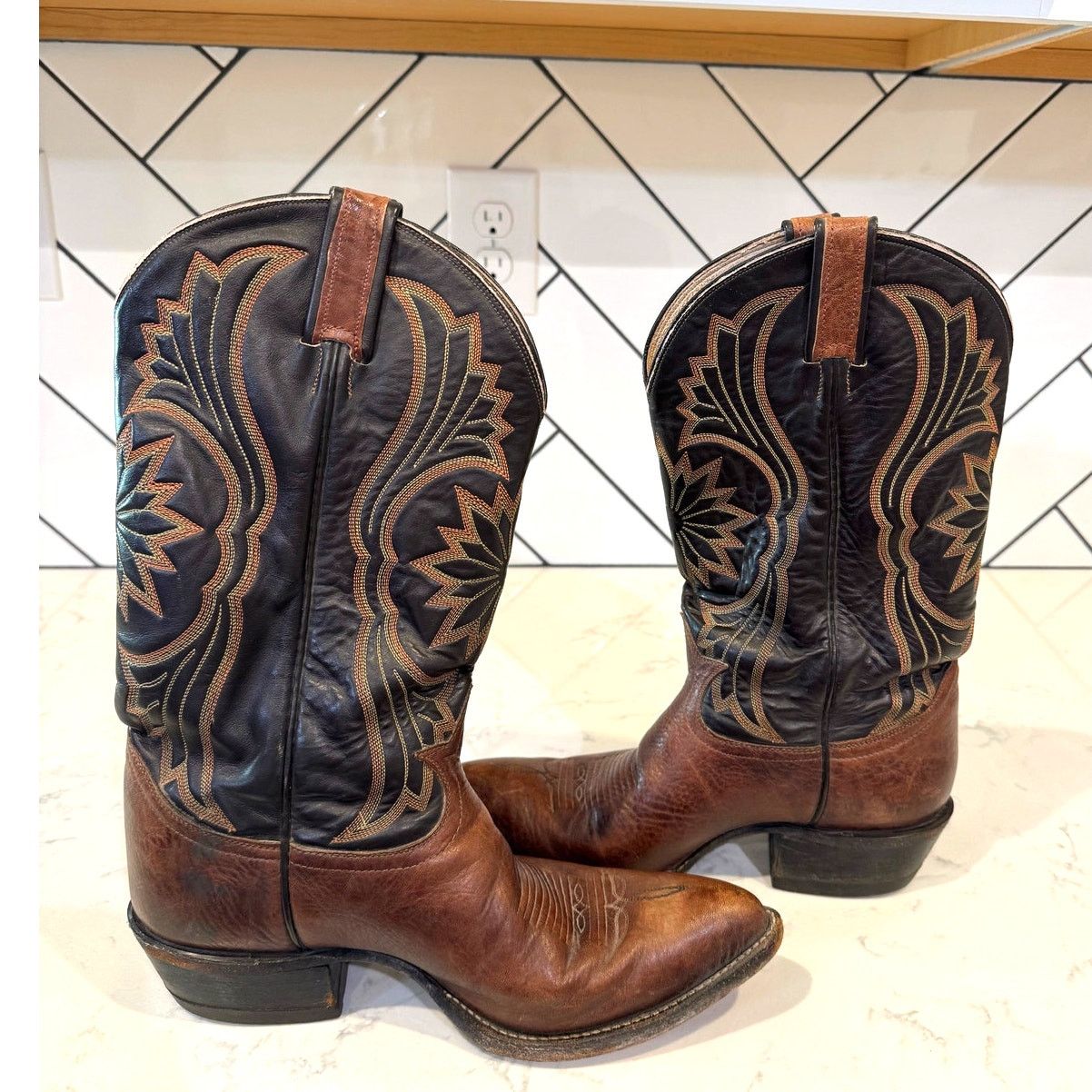 Tony Lama Vintage Tony Lama leather cowboy boots two-toned size 8EE Size US 8 / EU 41 - 6 Thumbnail