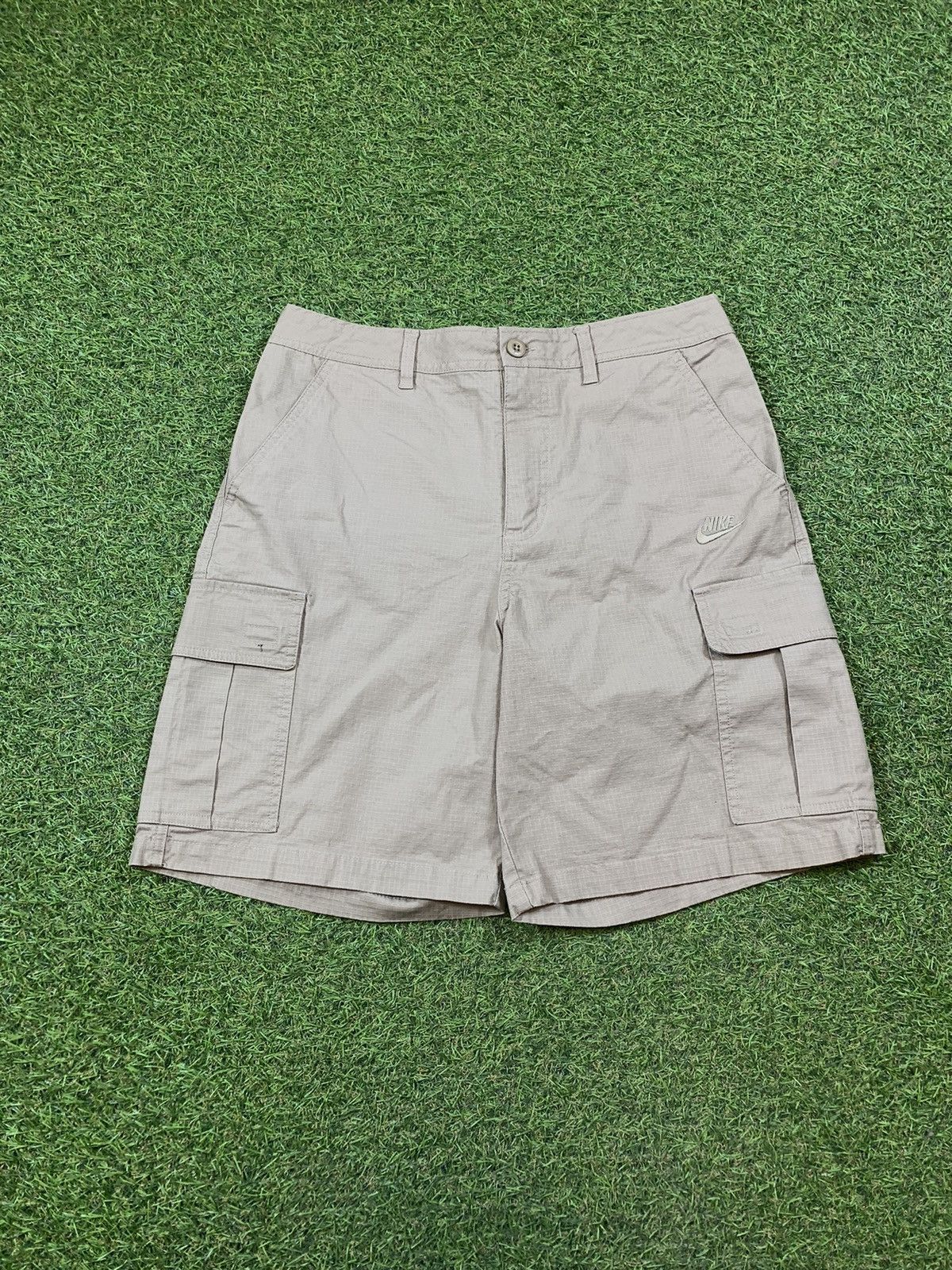 Nike Vintage Y2K Nike shorts streetwear style size M Size US 30 / EU 46 - 1 Thumbnail
