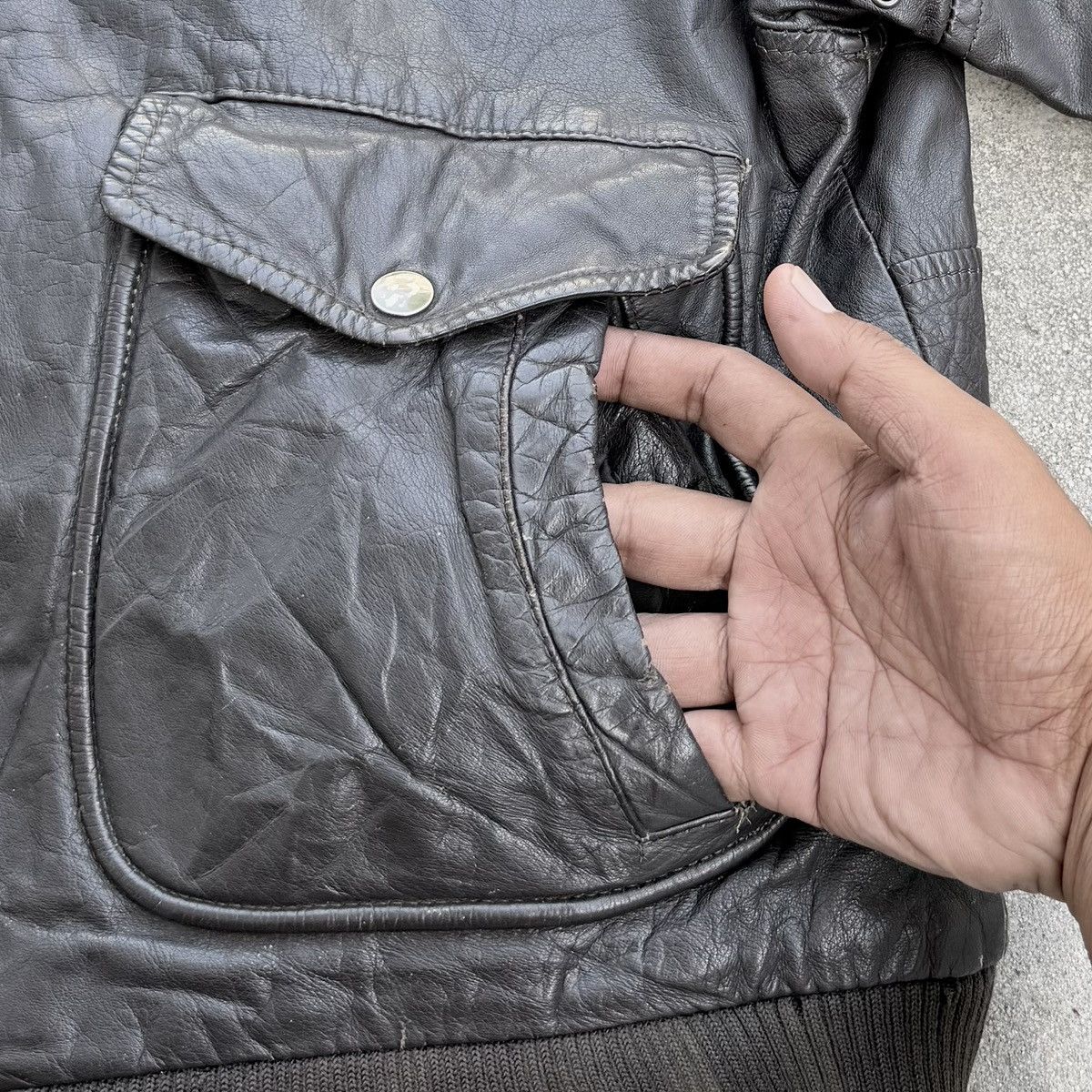 Genuine Leather Vintage Flying Tigers G-1 Leather Bomber Flight Jacket Size US L / EU 52-54 / 3 - 6 Thumbnail