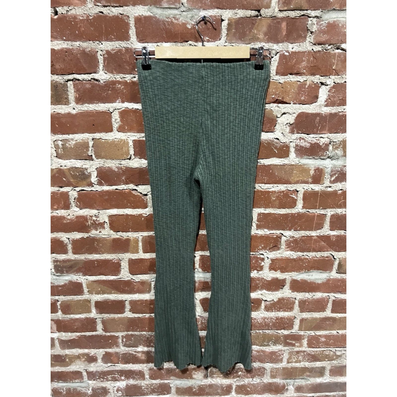 Urban Outfitters Urban Outfitters Womens Green Cropped Knit Leggings Size M User: Urban Outfitters Womens Green Cropped Knit Leggings Size M Size 32" / US 10 / IT 46 - 2 Thumbnail