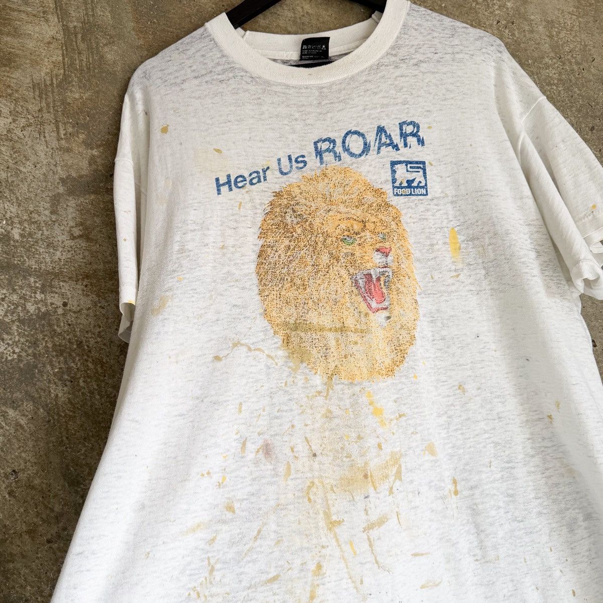 Band Tees 90s THRASHED Paper Thin Paint Splatter Food Lion T Shirt Size US XL / EU 56 / 4 - 3 Thumbnail