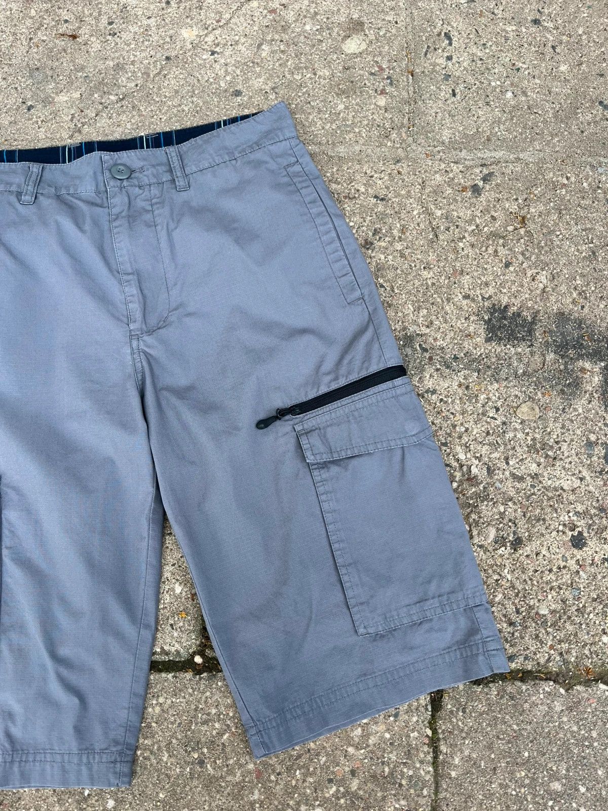 Nike Vintage 00s Nike Grey Cargo Shorts 28W Size US 28 / EU 44 - 7 Thumbnail