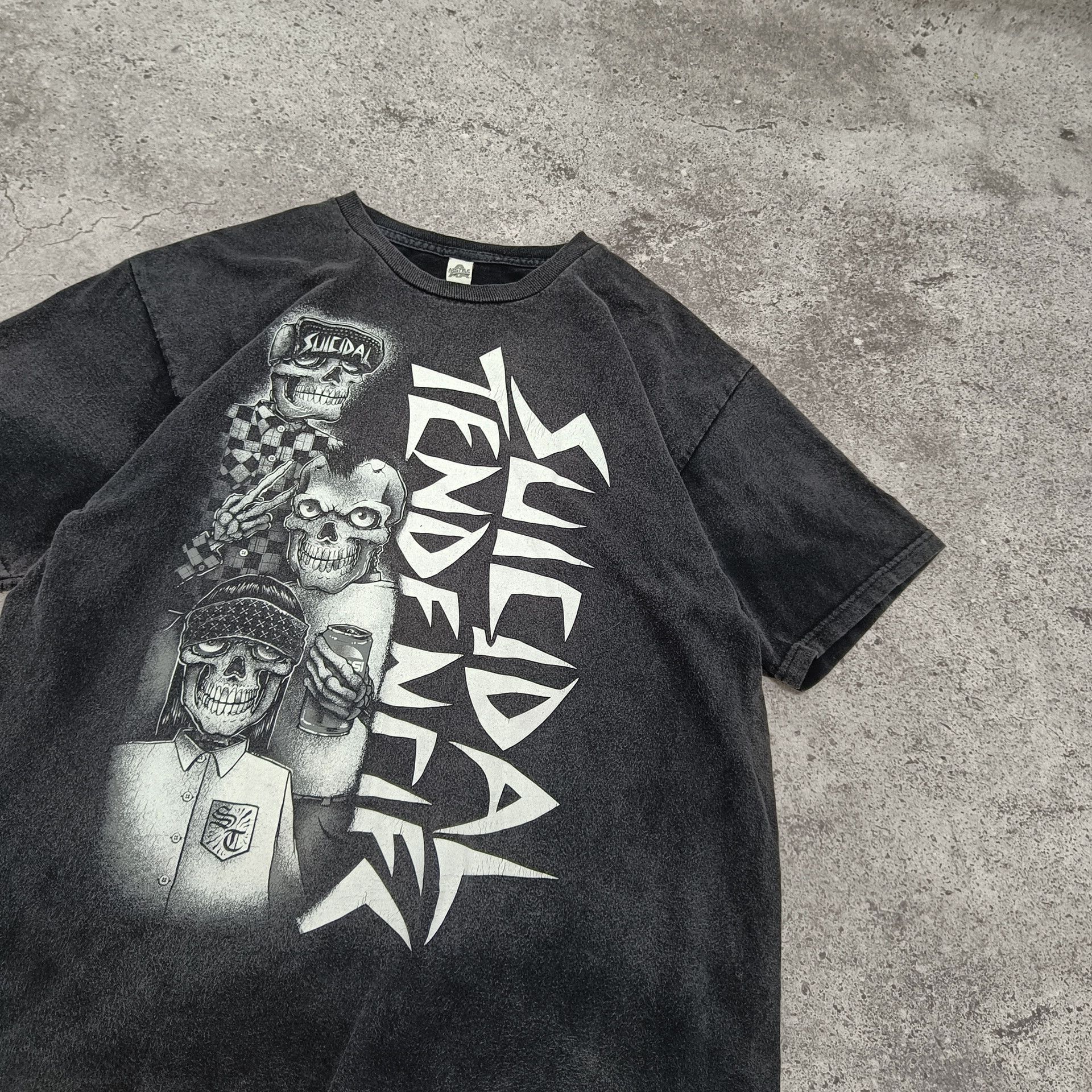 Band Tees × Dogtown × Vintage Vintage Suicidal Tendecies disstressed faded T-Shirt Size US L / EU 52-54 / 3 - 2 Thumbnail