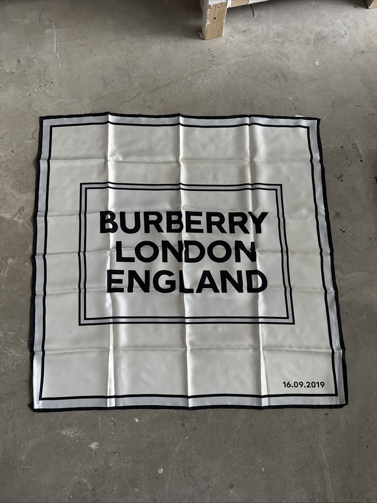 Burberry Burberry Show Invite Scarf Size ONE SIZE - 1 Thumbnail