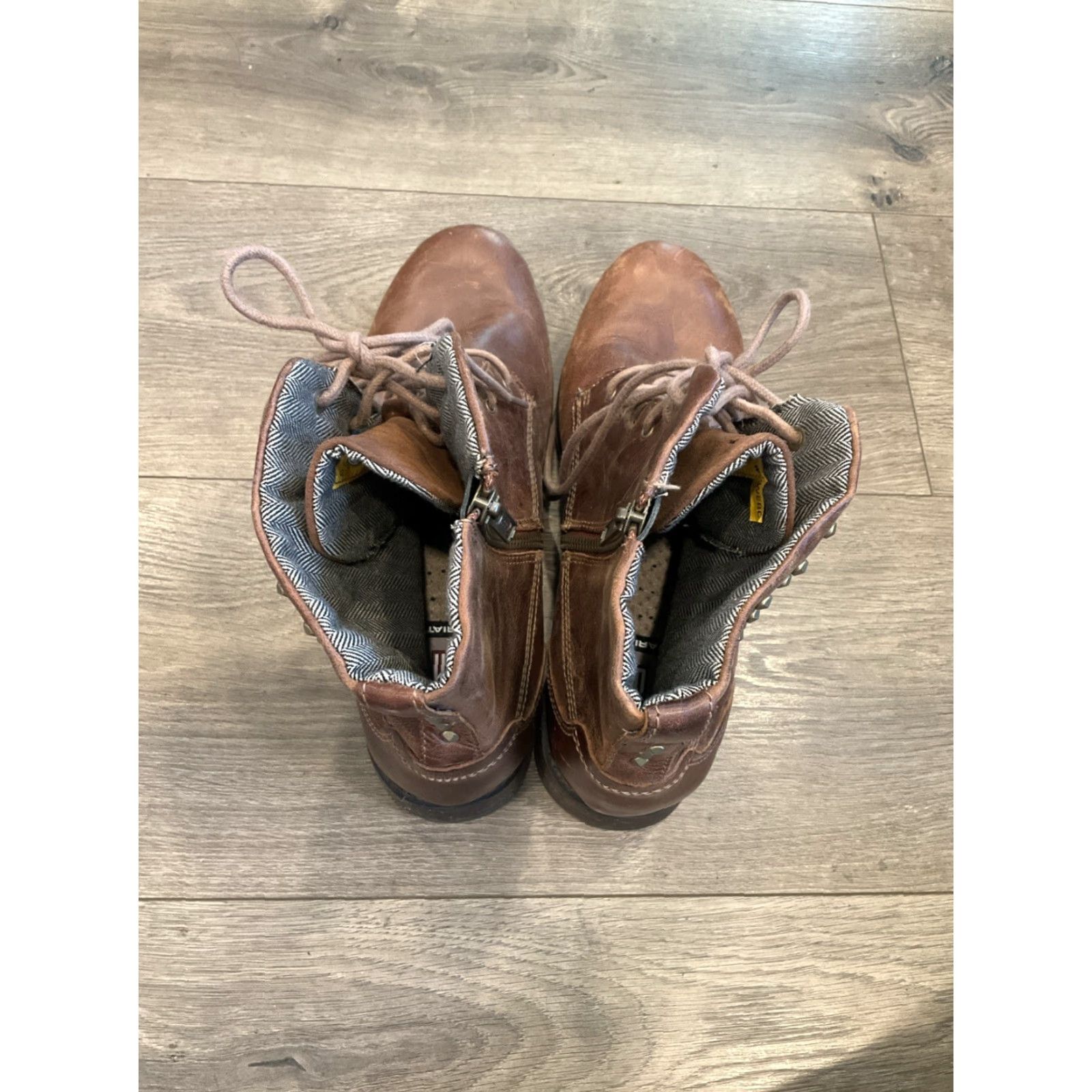 Vintage CAT Women’s Gold Studded Leather Boots Size 11 Brown Size US 11 / IT 41 - 7 Thumbnail