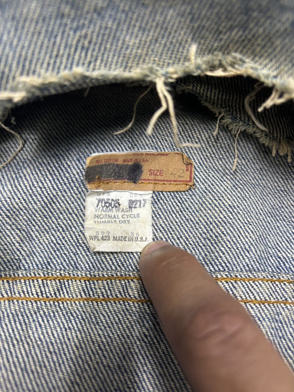 Levi's 🔥VINTAGE LEVIS 70505 BUTTON 52 DENIM TRUCKER JACKET Size US M / EU 48-50 / 2 - 12 Thumbnail