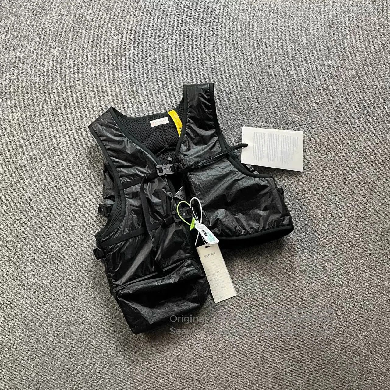 1017 ALYX 9SM moncler x alyx black tactical vest. Size US M / EU 48-50 / 2 - 1 Thumbnail