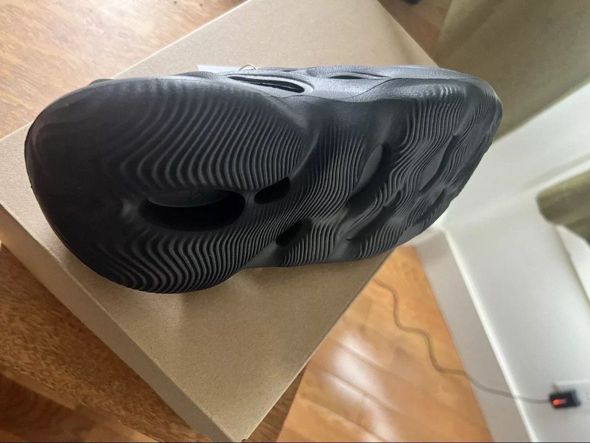 Adidas × Kanye West Size 5 - adidas Yeezy Foam RNR - Onyx/HP8739 (DS) Size US 5 / EU 37 - 7 Thumbnail