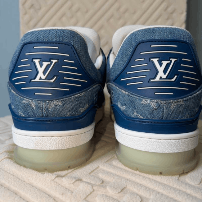 Louis Vuitton Louis Vuitton low-top sneakers Size US 11 / EU 44 - 4 Thumbnail