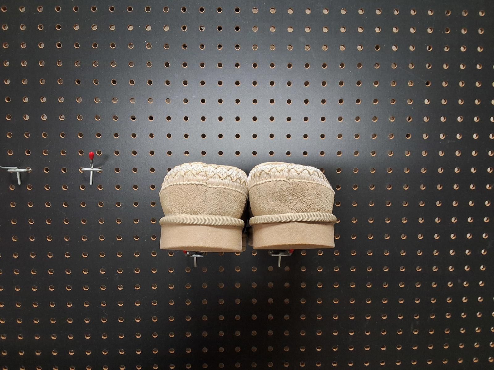 Unknown London Cozy Beige Women's Slippers - Grab 'Em Before They're Gone! Size US 7.5 / IT 37.5 - 6 Thumbnail