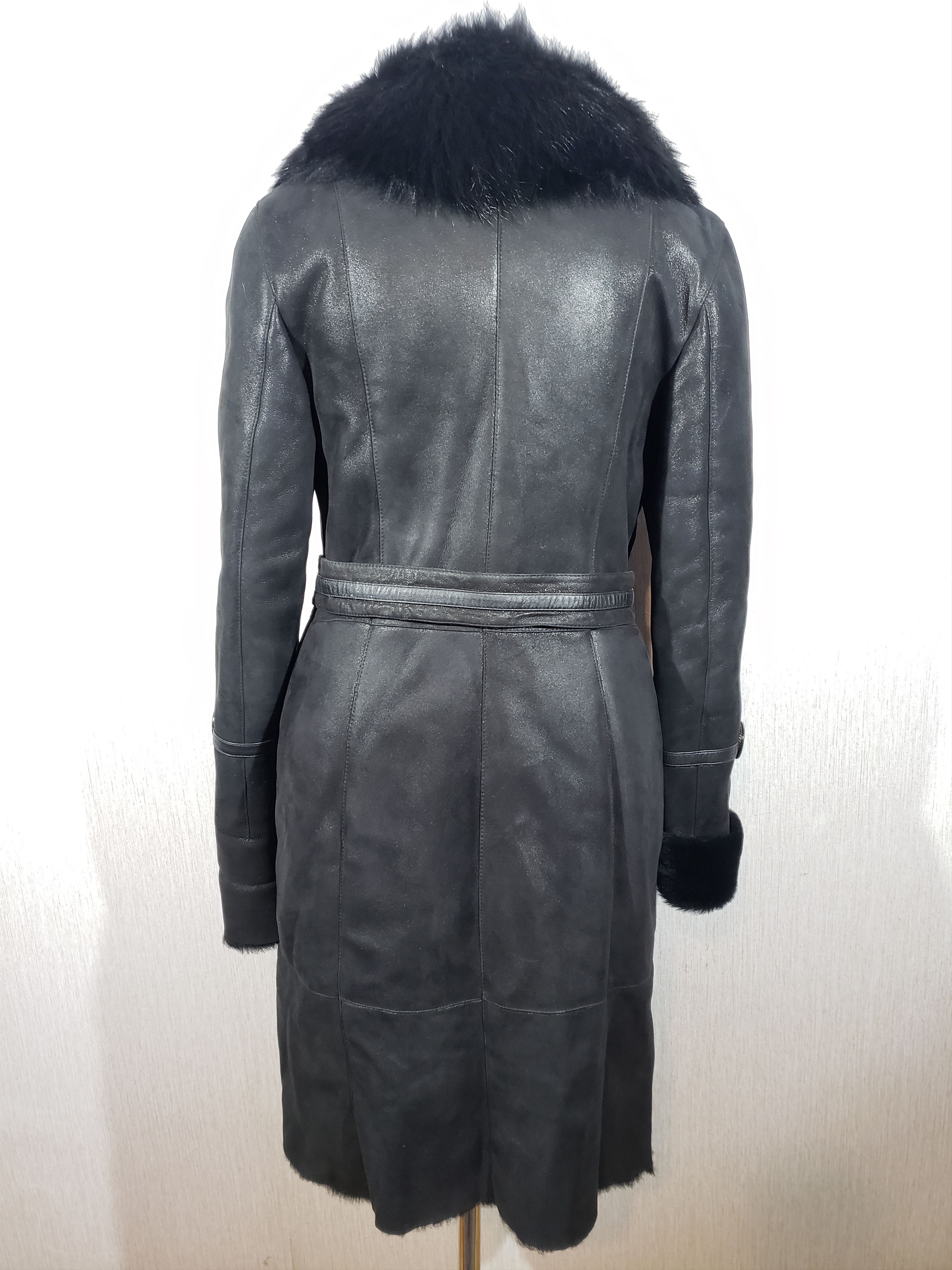 Other Stylish black sheepskin coat with a warm fluffy collar. Size L / US 10 / IT 46 - 4 Thumbnail