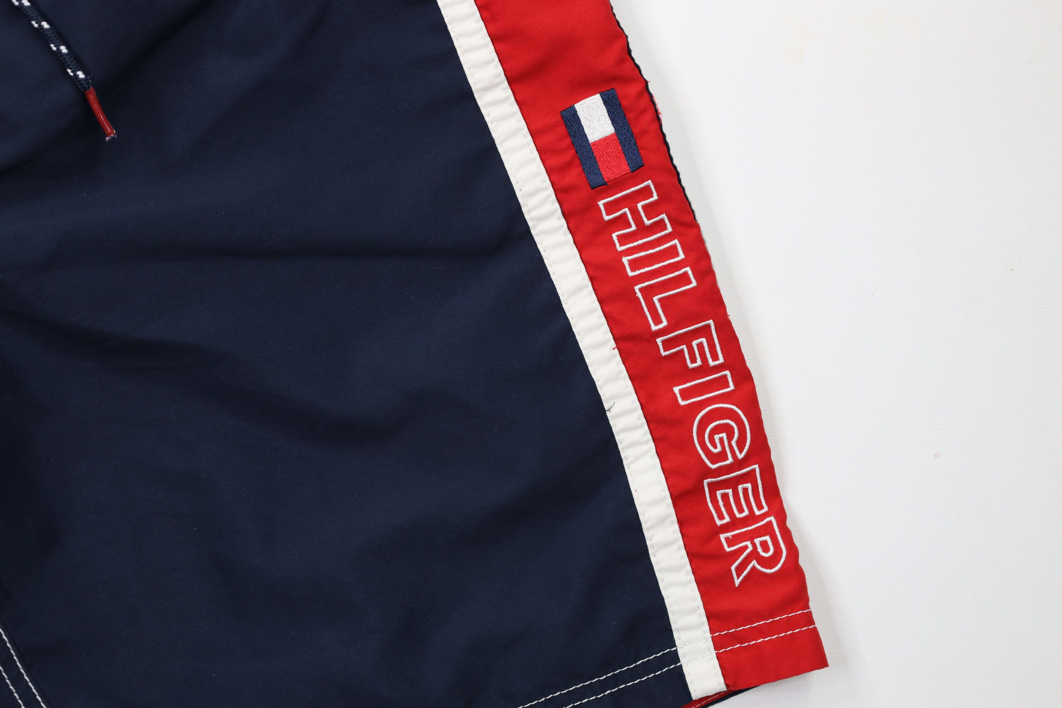 Tommy Hilfiger × Vintage Vintage Tommy Hilfiger Spell Out Lined Shorts Swim Trunks Size US 32 / EU 48 - 5 Thumbnail
