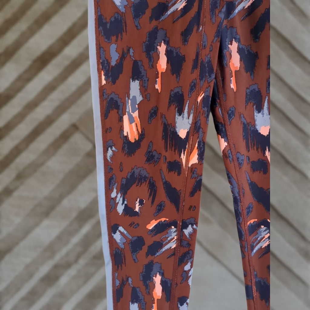 Vintage Aerie Leggings Women M Brown Animal Print Abstract Real Me High Rise Stripe Activewear Size 32" / US 10 / IT 46 - 1 Thumbnail