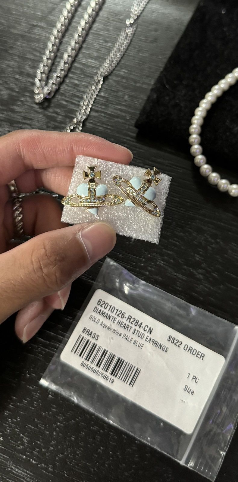Vivienne Westwood 𝘿𝙞𝙖𝙢𝙖𝙣𝙩𝙚 𝙃𝙚𝙖𝙧𝙩 𝙀𝙖𝙧𝙧𝙞𝙣𝙜𝙨 Size 32 - 1 Thumbnail