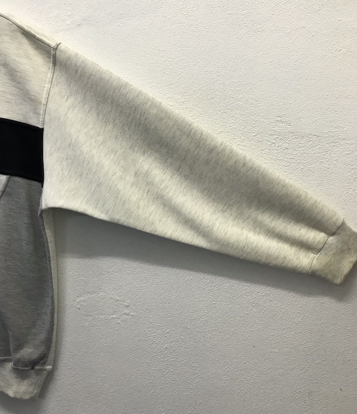 Vintage Vintage Calro Valentino Big Logo Sweatshirt Size US L / EU 52-54 / 3 - 5 Thumbnail