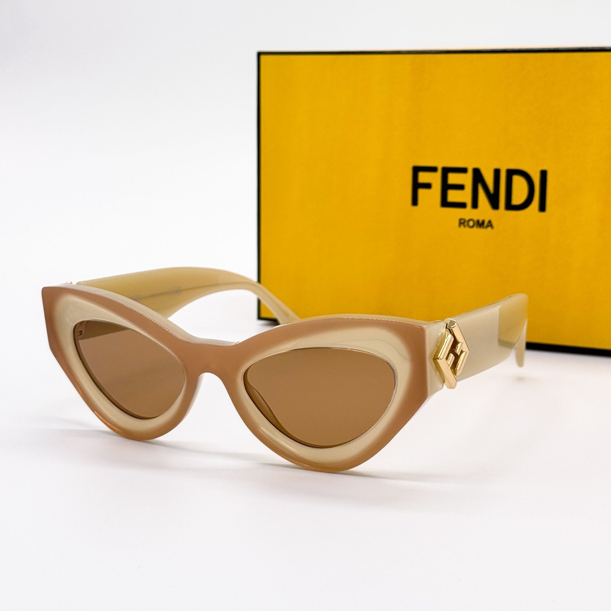 Fendi NEW FENDI SUNGLASSES FE40146I 57E BEIGE WOMEN EYEWEAR Size ONE SIZE - 1 Thumbnail