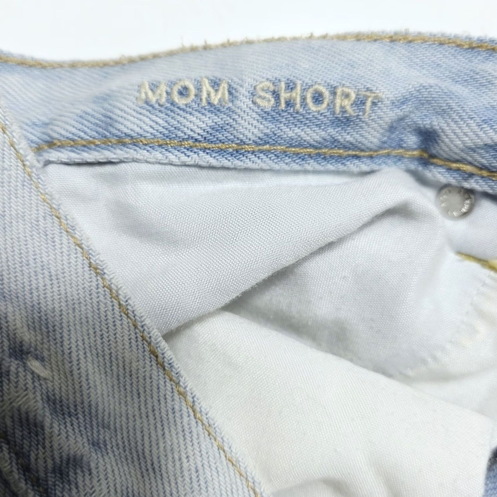 American Eagle Outfitters American Eagle Outfitters Mom Shorts Light Wash Cut Off Women's 8 Distressed Size 30" / US 8 / IT 44 - 3 Thumbnail