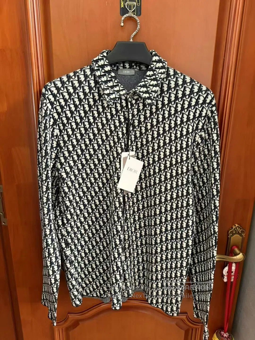 Dior dior logo long sleeve knit shirt size large. Size US L / EU 52-54 / 3 - 1 Thumbnail