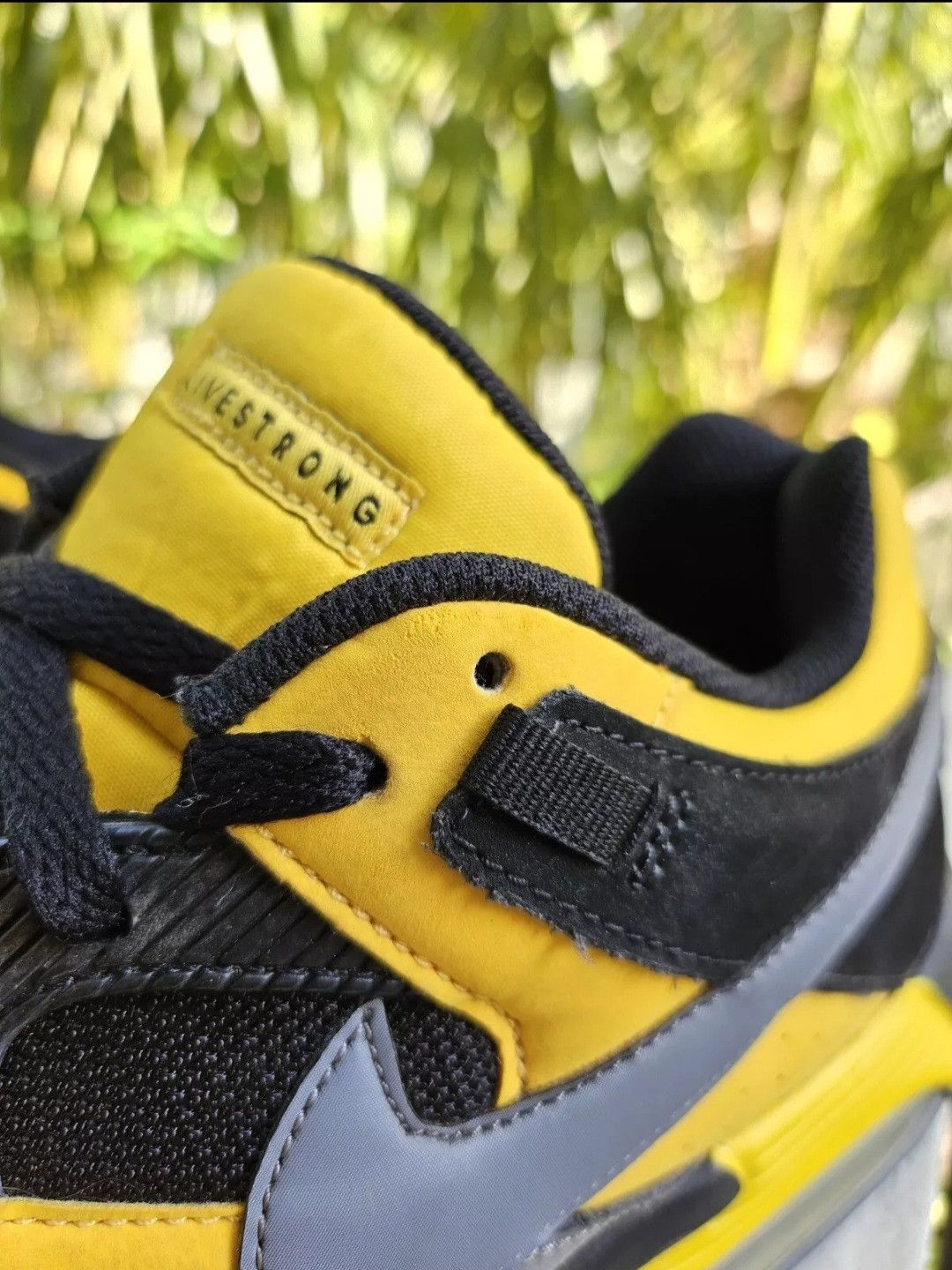Nike × Vintage LIVESTRONG × Nike Air Max Size US 11.5 / EU 44-45 - 2 Thumbnail