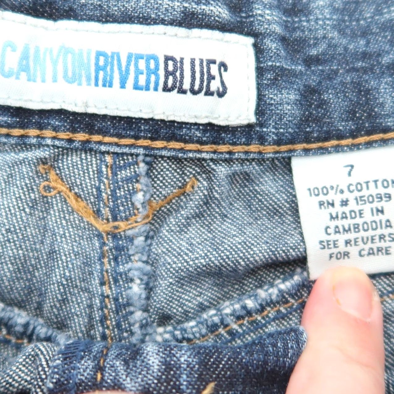 Vintage VINTAGE Canyon River Blues Mid Rise Denim Jean Shorts 7 Womens Bohemian Hippie Western Southwestern Tie Belt Beads 100% Cotton Muslin? Size 28" / US 6 / IT 42 - 3 Thumbnail
