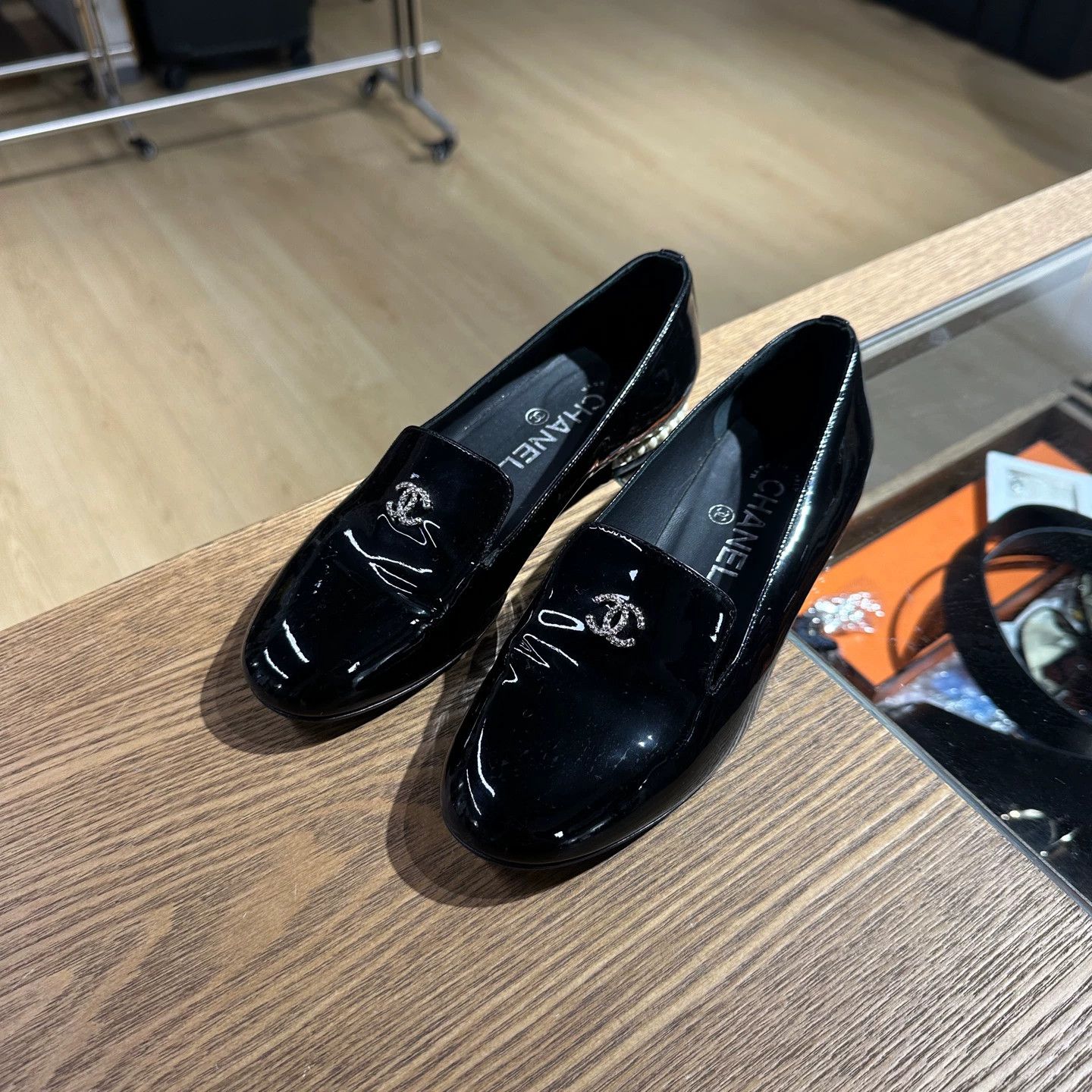 Chanel Chanel feb160 patent leather Logo loafers 35 EU Size US 4 / IT 34 - 1 Thumbnail