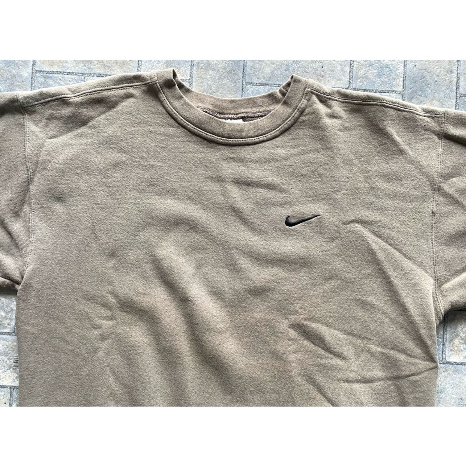 Nike VINTAGE Nike Sweatshirt United States Made In USA Mens L Crewneck Long Sleeve Pullover Sweatshirt Men Flaws Wear See Photos Size US L / EU 52-54 / 3 - 4 Thumbnail