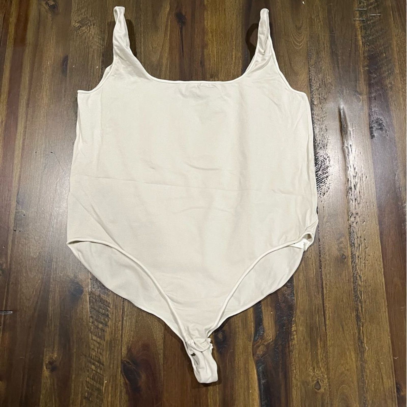 SKIMS NWOT Skims Essentials Scoop Neck Bodysuit Bone - Size 2X/3X Size XXL / US 16-18 / IT 52-54 - 1 Thumbnail