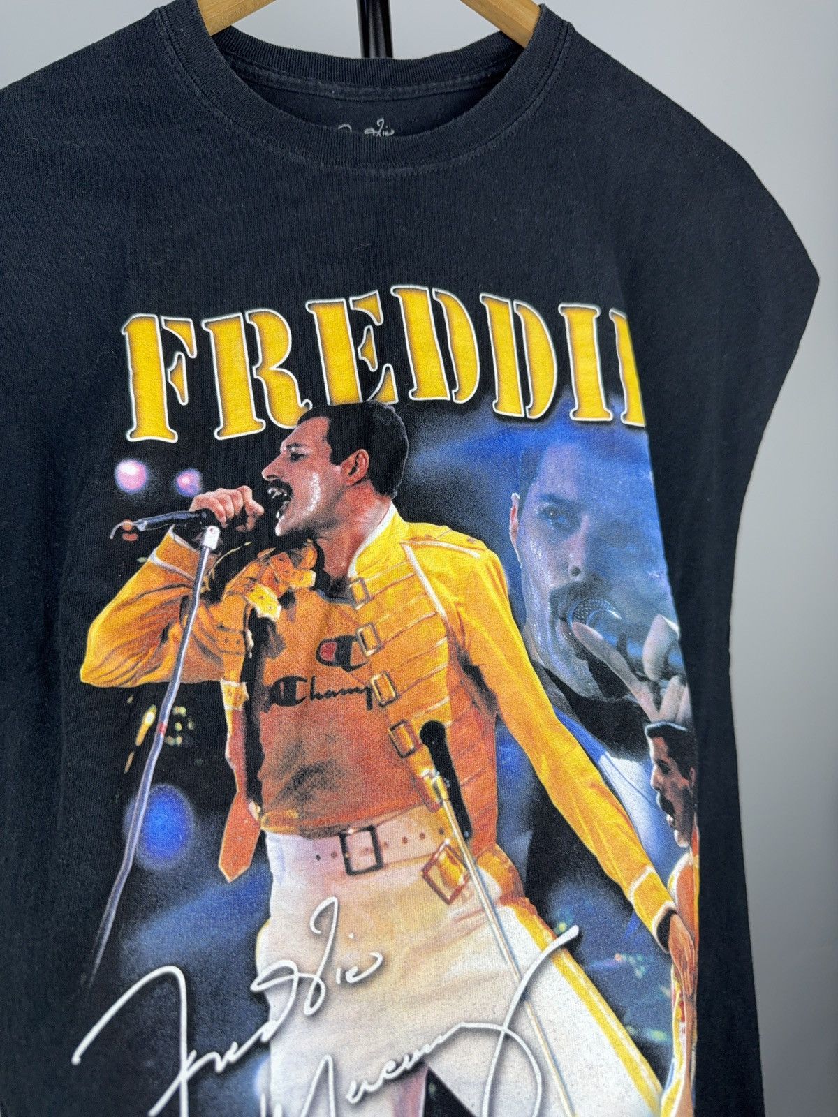 Vintage 2019 Freddie Mercury Official Band Tee Cut Off Graphic XL Size US XL / EU 56 / 4 - 8 Thumbnail