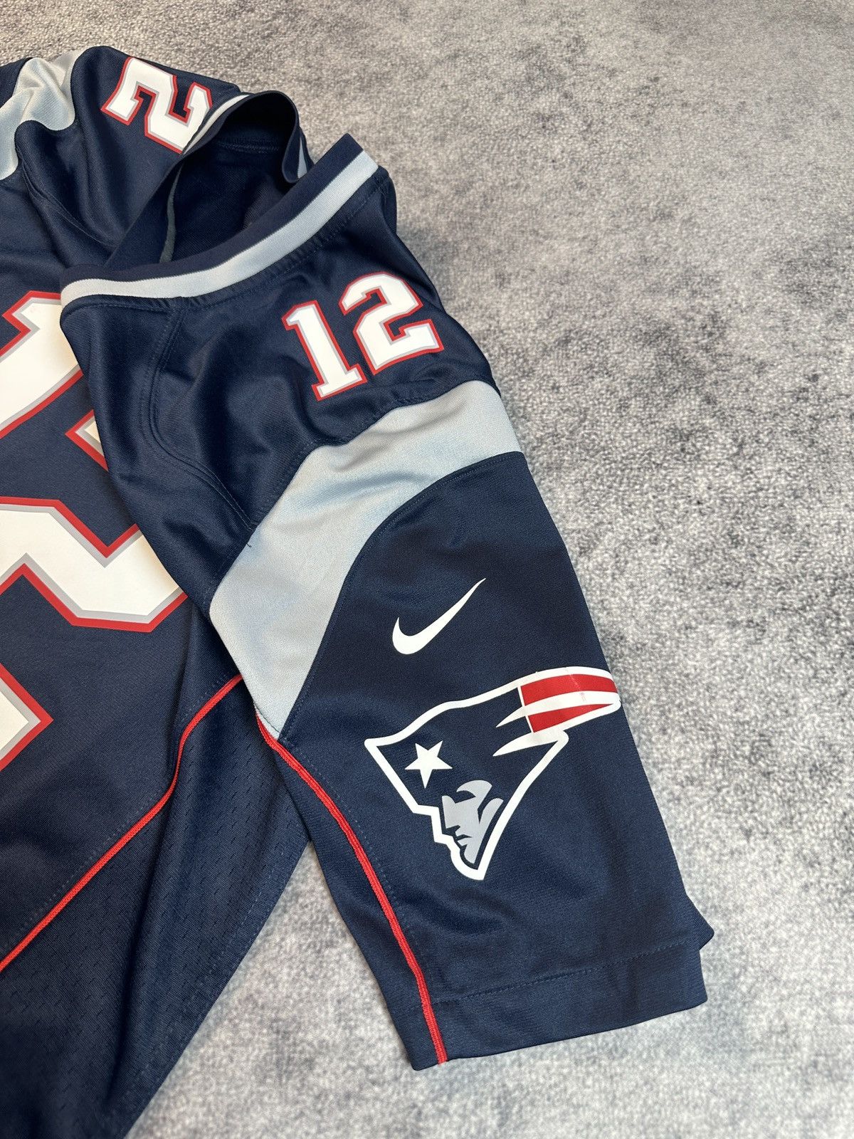 NFL NFL Nike Patriots Brady 12 Jersey Streetwear Rare USA M VTg Size US M / EU 48-50 / 2 - 5 Thumbnail