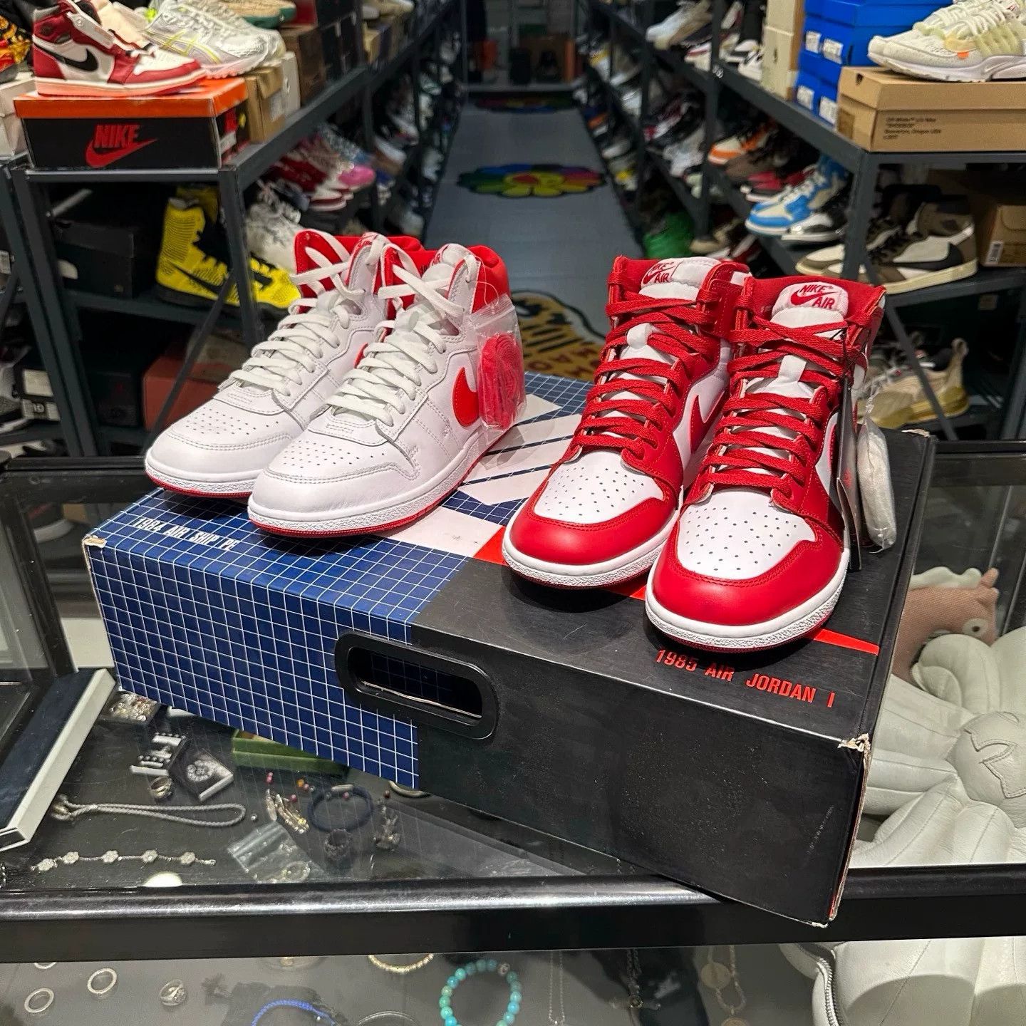 Nike Nike Lowtop Sneakers 10.5 Men Size US 10.5 / EU 43-44 - 1 Thumbnail