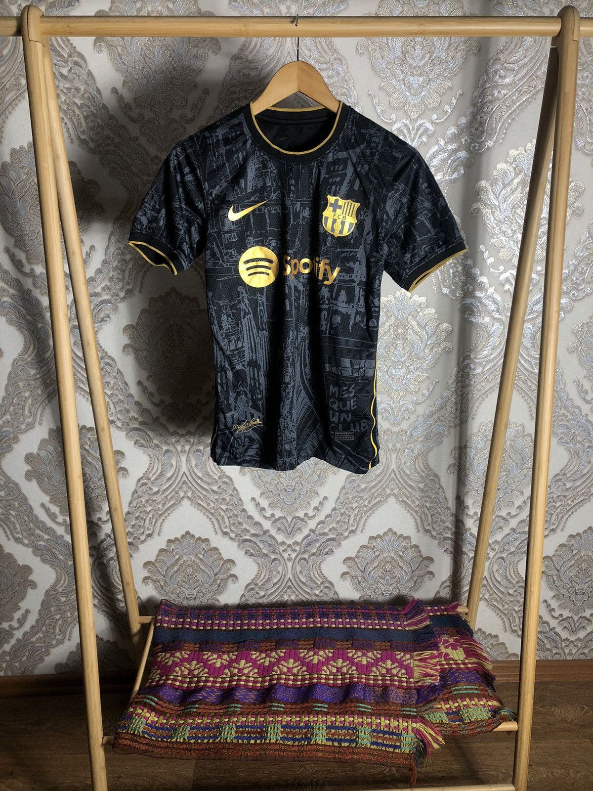 Nike VINTAGE NIKE FC BARCELONA SPAIN SOCCER JERSEY RETRO Y2K 90s Size US S / EU 44-46 / 1 - 1 Thumbnail