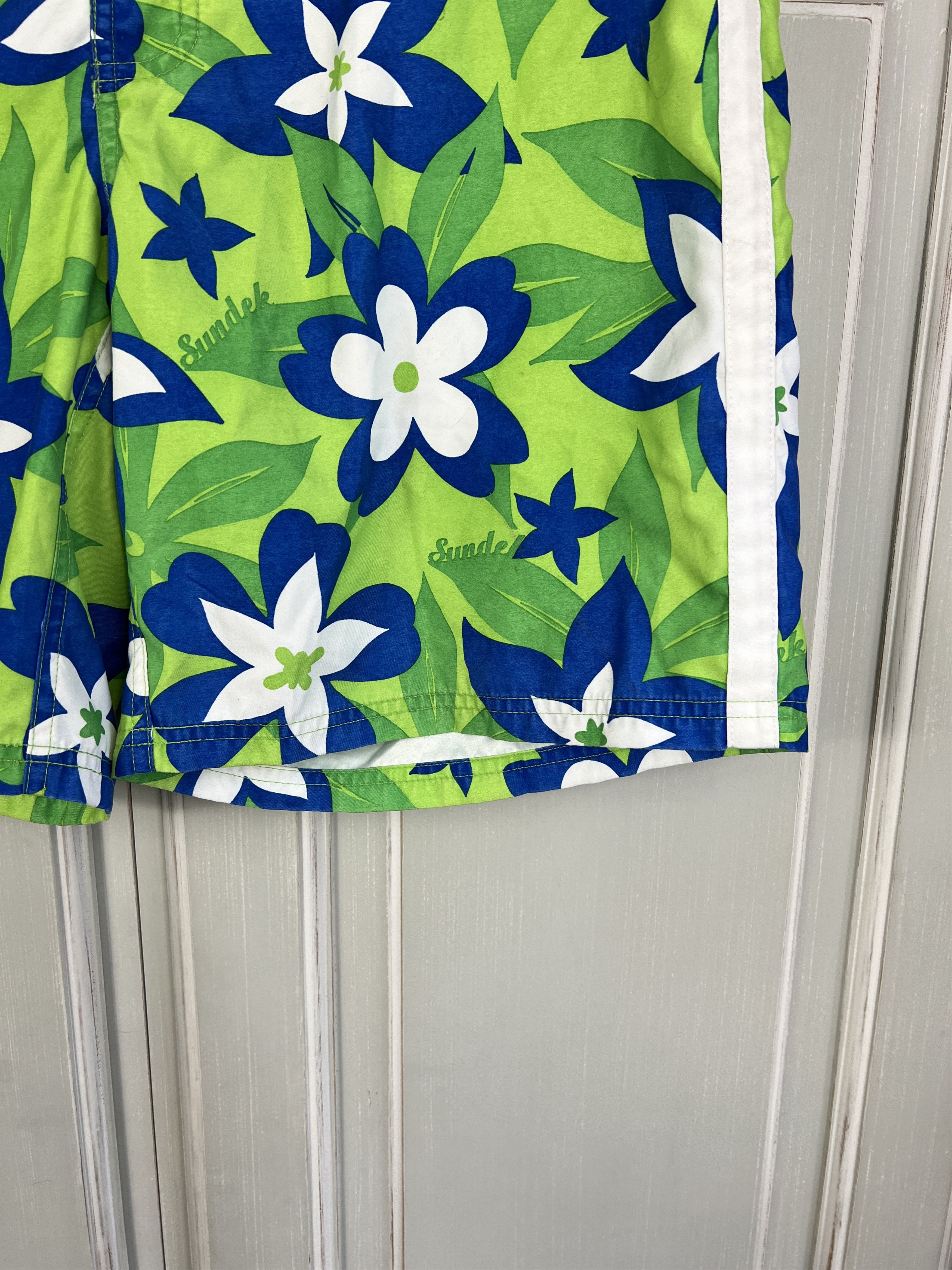 Sundek SUNDEK 34 BEATCH BOARD SHORTS FLOWERS Size US 34 / EU 50 - 3 Thumbnail