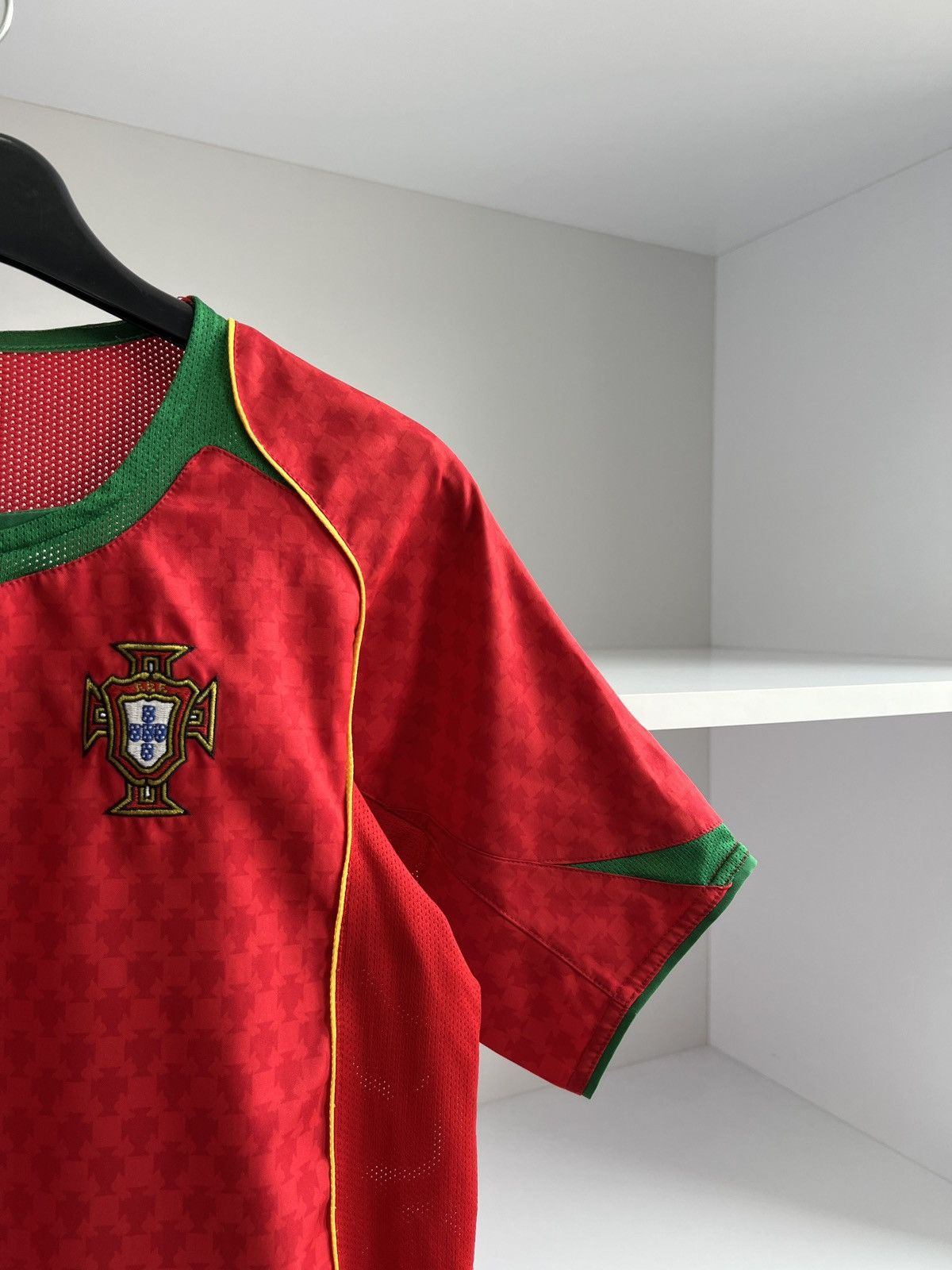 Vintage Vintage Portugal 2004 Home Jersey Size US XS / EU 42 / 0 - 6 Thumbnail