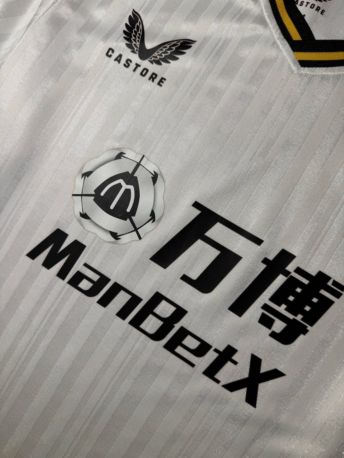 Castore Wolverhampton Wanderers Football Away T-shirt 2021/22 Jersey Size US M / EU 48-50 / 2 - 3 Thumbnail