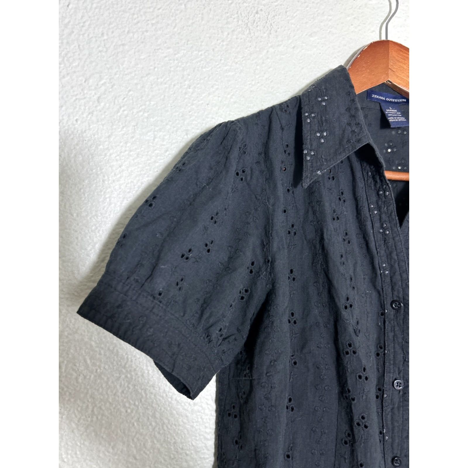 Vintage Zenana Outfitters Womens Large Button Up Top Embroidered Black Eyelet SS Cotton Shirt Size L / US 10 / IT 46 - 2 Thumbnail