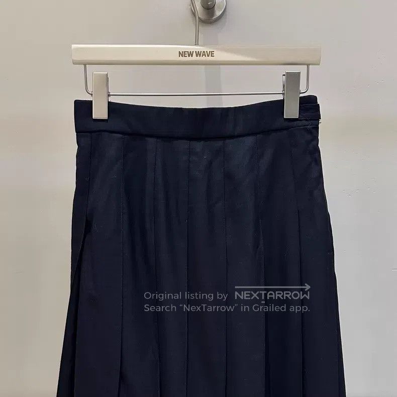 Thom Browne Thom Browne Classic Pleated Skirt in Dark Blue with Gold B Size 25" / US 0 / IT 36 - 2 Thumbnail